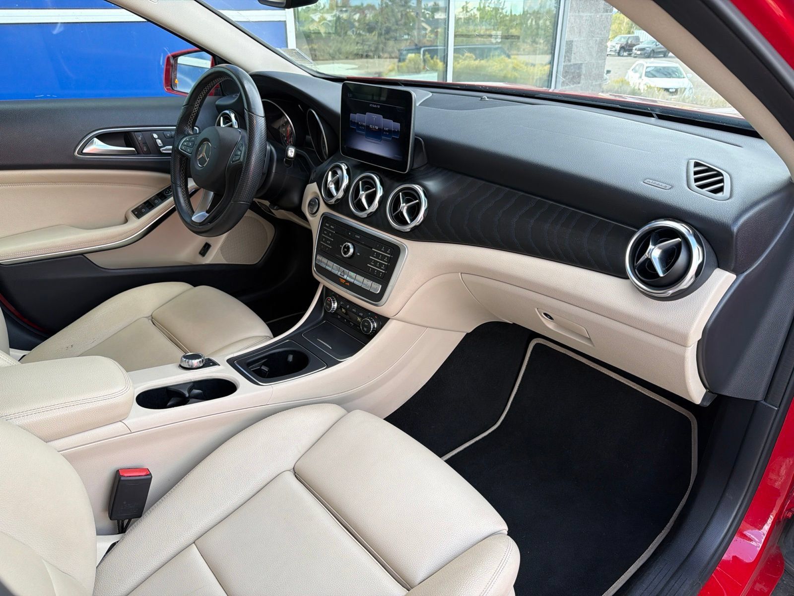 Used 2019 Mercedes-Benz GLA 250 4MATIC image 28