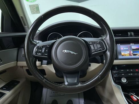 Used 2017 Jaguar XF Prestige image 20