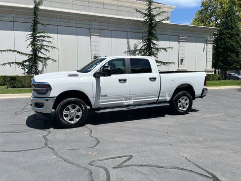 Used 2026 RAM 2500 Big Horn AWD/4WD image 2