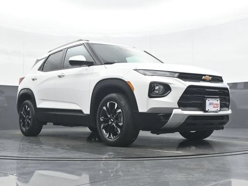 Used 2023 Chevrolet TrailBlazer LT FWD image 33