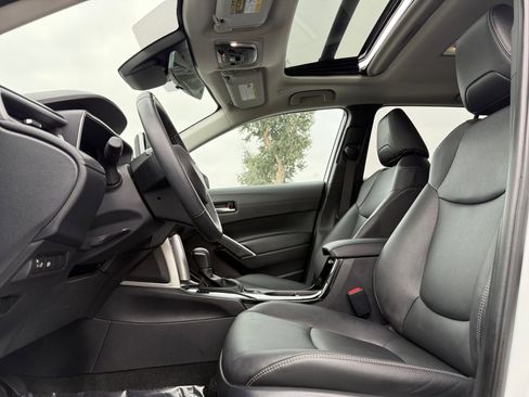 Used 2024 Toyota Corolla Cross XLE image 16