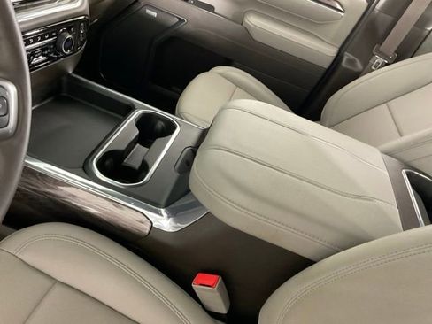 Used 2025 Chevrolet Silverado 2500 LTZ w/ LTZ Convenience Package image 17