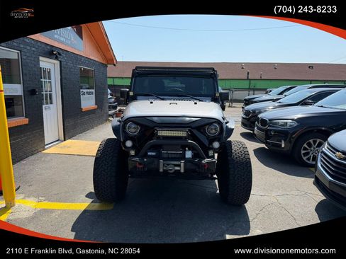 Used 2014 Jeep Wrangler Unlimited Sport w/ Connectivity Group AWD/4WD image 8