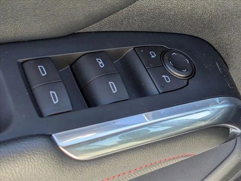 Used 2024 Chevrolet Traverse Z71 image 7