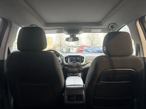 Used 2021 GMC Terrain SLE w/ Driver Convenience Package image 7