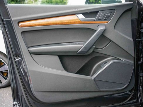 Used 2023 Audi Q5 2.0T Premium w/ Convenience Package image 19