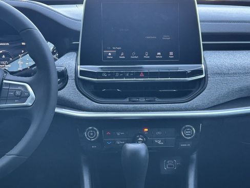 Used 2025 Jeep Compass Latitude image 15