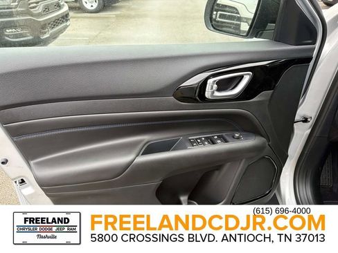 New 2026 Jeep Compass Latitude image 18