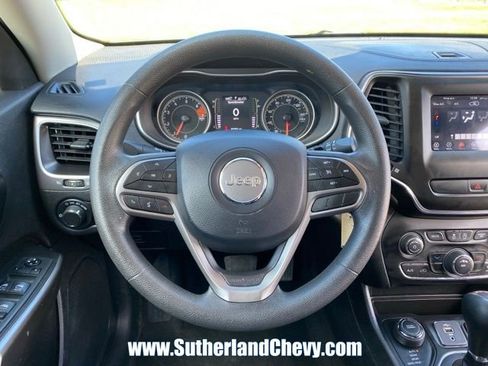Used 2021 Jeep Cherokee Latitude image 18