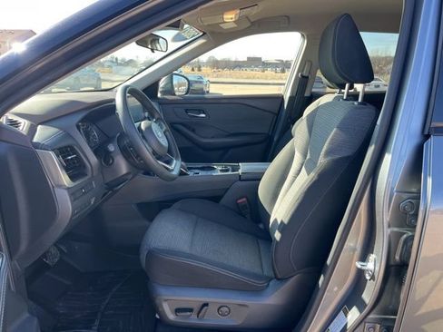 Used 2021 Nissan Rogue SV image 10