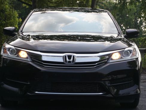 Used 2016 Honda Accord LX image 2