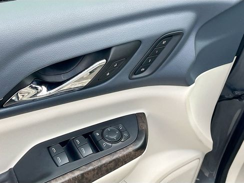 Used 2022 GMC Acadia Denali w/ Denali Technology Package image 18