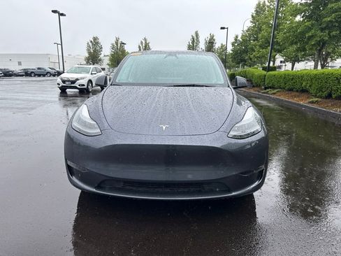 Used 2023 Tesla Model Y Long Range AWD/4WD image 2