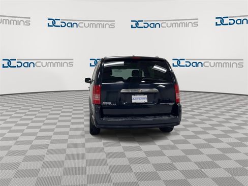 Used 2010 Chrysler Town & Country Touring w/ Heated Seat Group image 7