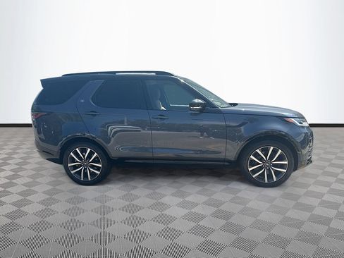 Used 2024 Land Rover Discovery Dynamic SE AWD/4WD image 5