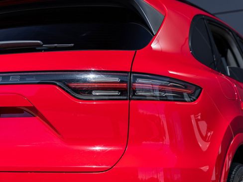 Certified 2021 Porsche Cayenne image 16