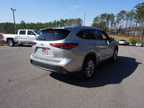 Used 2022 Toyota Highlander Limited image 24