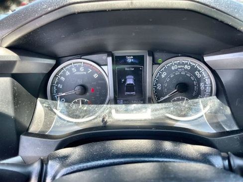 Used 2019 Toyota Tacoma SR5 AWD/4WD image 11