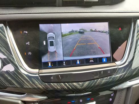 Used 2023 Cadillac XT6 Premium Luxury w/ Technology Package FWD image 16
