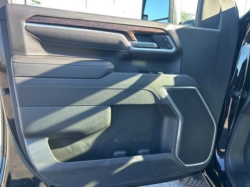 Used 2025 GMC Sierra 2500 SLE w/ Preferred Package image 11