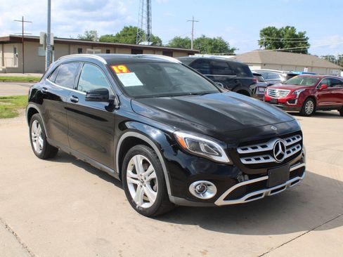 Used 2019 Mercedes-Benz GLA 250 4MATIC image 2
