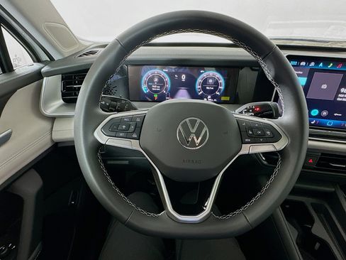 New 2025 Volkswagen Tiguan SE image 11