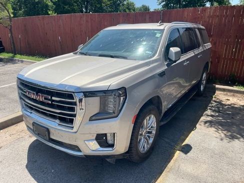 Used 2022 GMC Yukon XL SLT w/ SLT Luxury Package RWD image 2