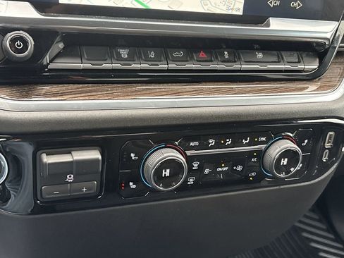 Used 2025 Chevrolet Silverado 2500 LT w/ Convenience Package image 21