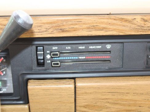 Used 1989 Jeep Grand Wagoneer image 21