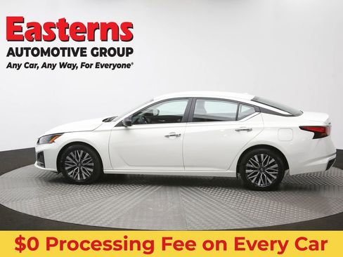 Used 2025 Nissan Altima 2.5 SV FWD image 60