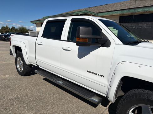 Used 2015 Chevrolet Silverado 2500 LT w/ LT Convenience Package image 10