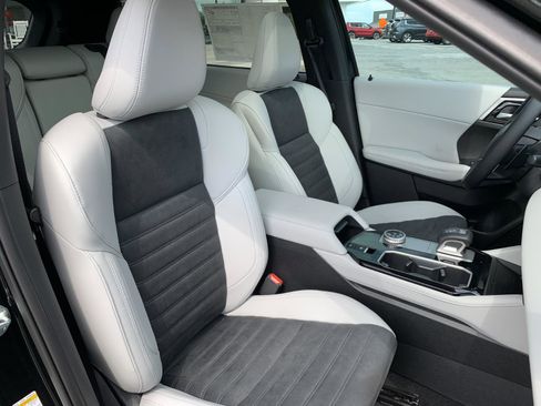 New 2025 Mitsubishi Outlander SE image 23