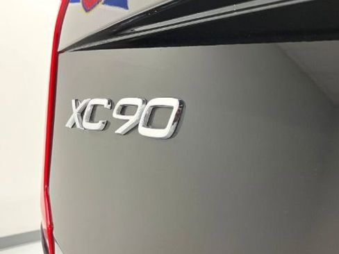 Used 2017 Volvo XC90 T6 Momentum w/ Vision Package image 18