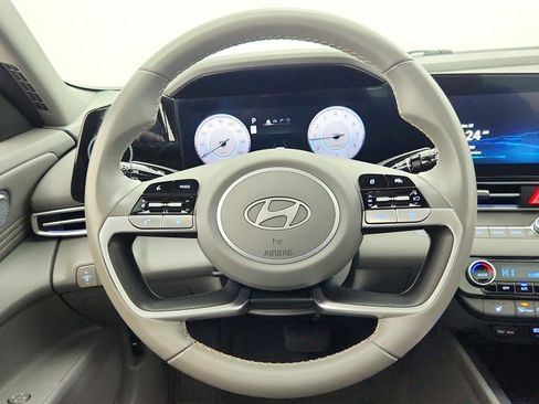 Used 2025 Hyundai Elantra SEL image 13