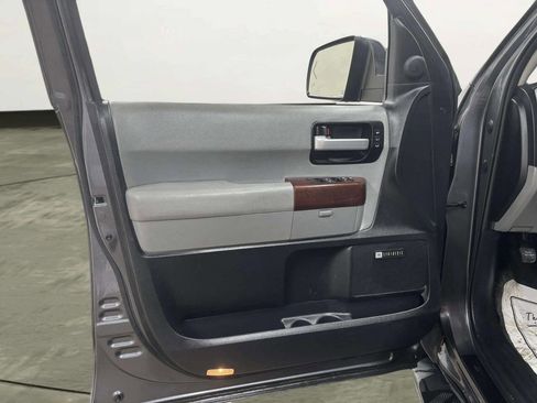 Used 2014 Toyota Sequoia Platinum image 10