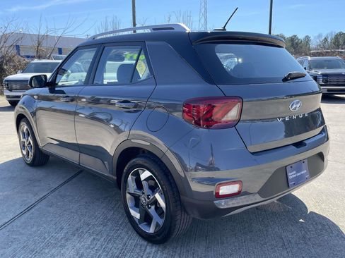 Certified 2025 Hyundai Venue Limited image 4