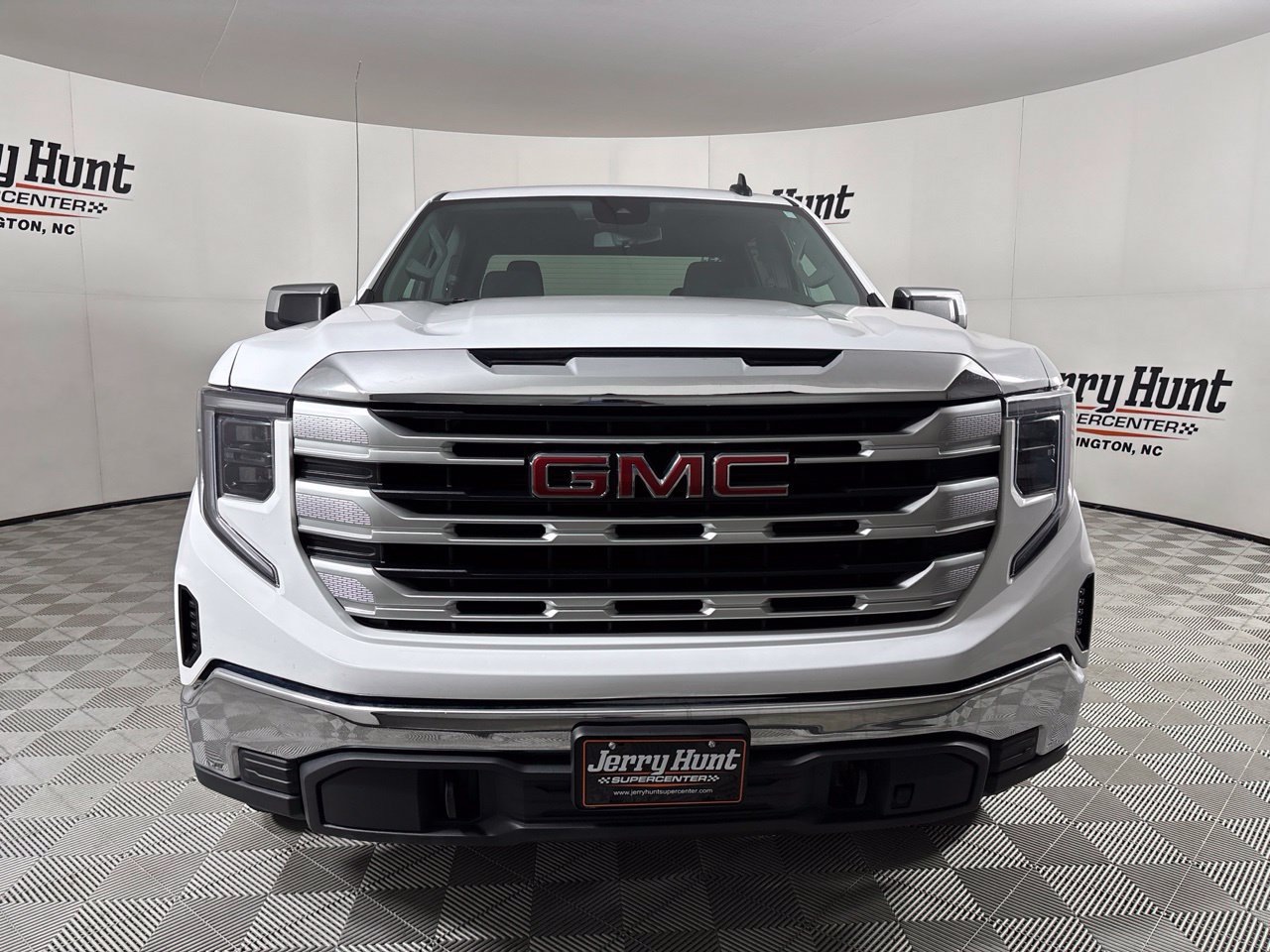 Used 2023 GMC Sierra 1500 SLE AWD/4WD image 2
