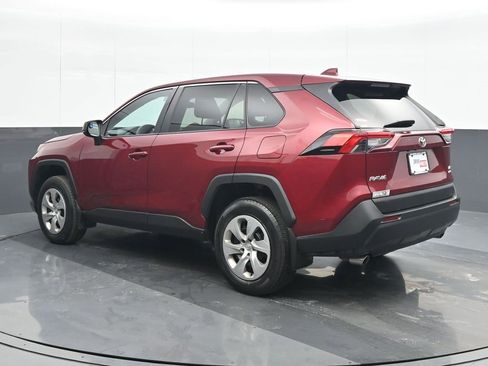 Used 2022 Toyota RAV4 LE image 4