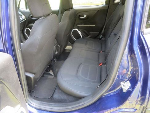 Used 2018 Jeep Renegade Latitude w/ Safety & Security Group FWD image 25