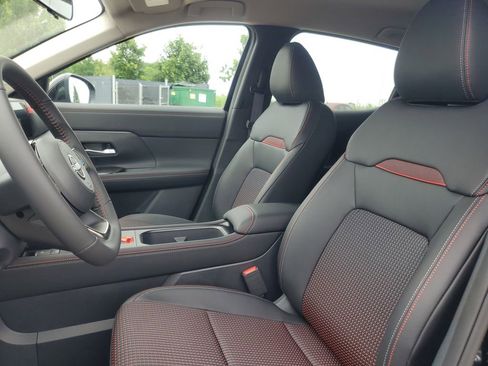 New 2025 Nissan Kicks SR image 12