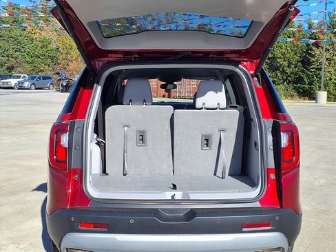 Used 2023 GMC Acadia SLT w/ Preferred Package image 28