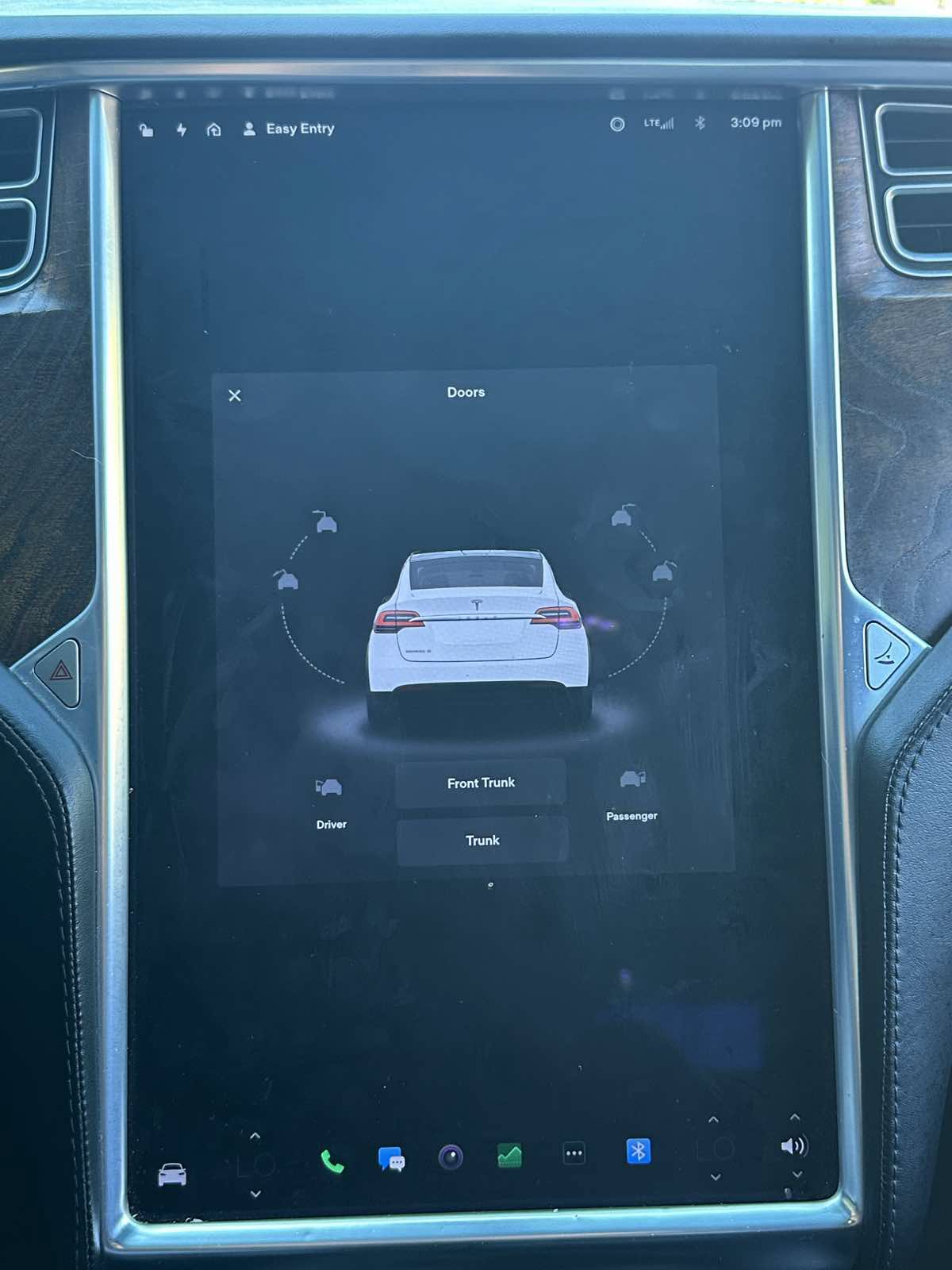 Used 2017 Tesla Model X 75D AWD/4WD image 30