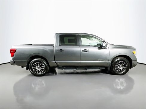 Used 2024 Nissan Titan SV w/ SV Convenience Package image 32