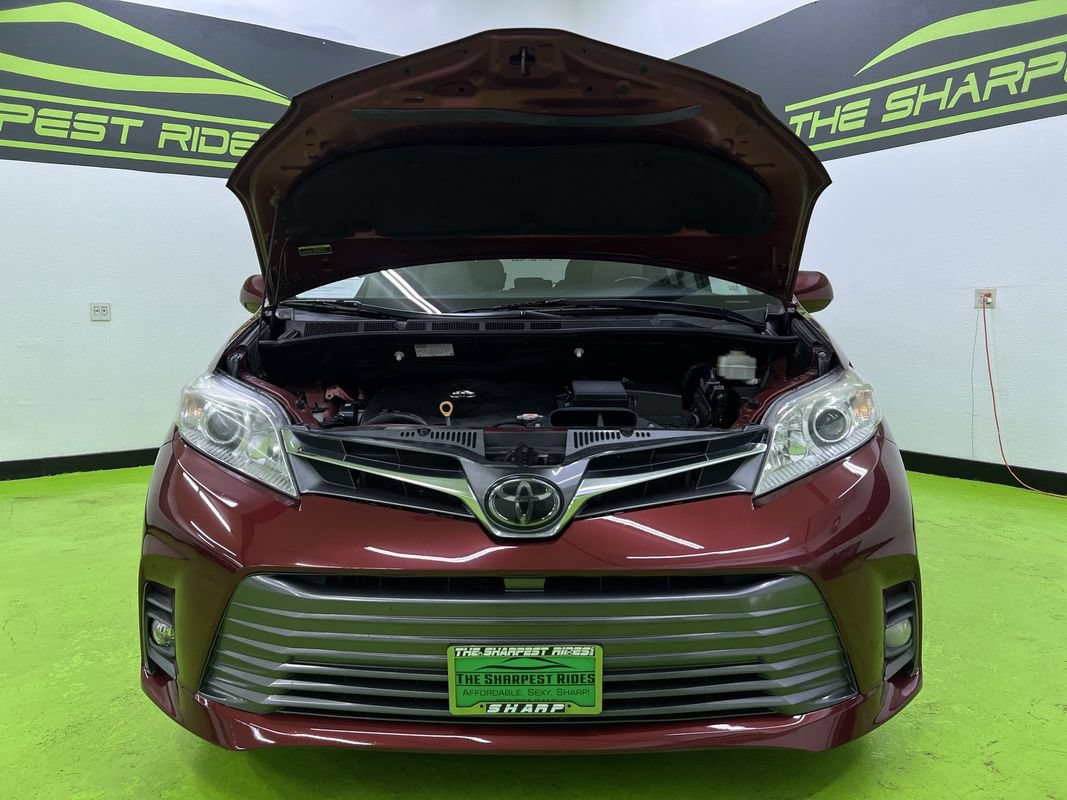 Used 2020 Toyota Sienna XLE w/ XLE Navigation Package FWD image 4