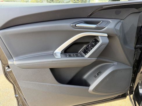 Used 2025 Audi Q5 Premium w/ Convenience Package image 12