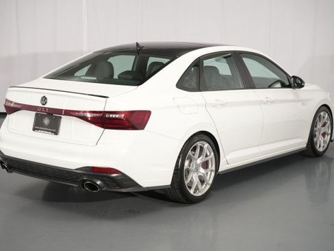 Used 2025 Volkswagen Jetta GLI Autobahn FWD image 10