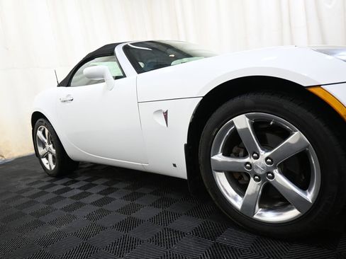 Used 2008 Pontiac Solstice Convertible w/ Preferred Package RWD image 25