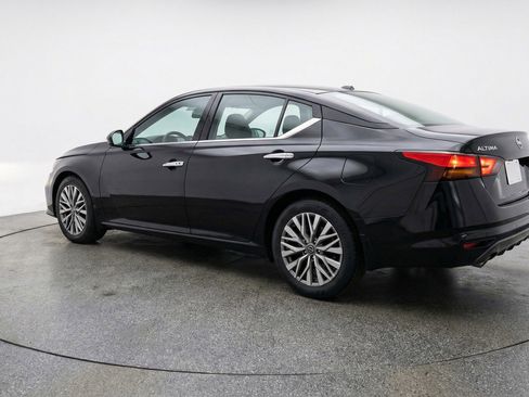 Used 2025 Nissan Altima 2.5 SV image 6