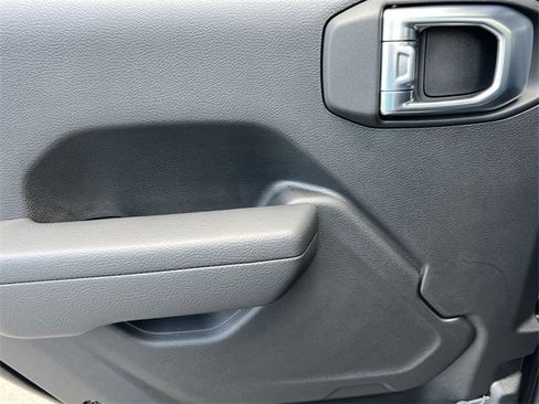 New 2025 Jeep Gladiator Sport image 20