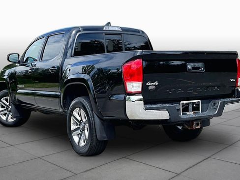 Used 2017 Toyota Tacoma SR5 w/ Tow Package AWD/4WD image 11
